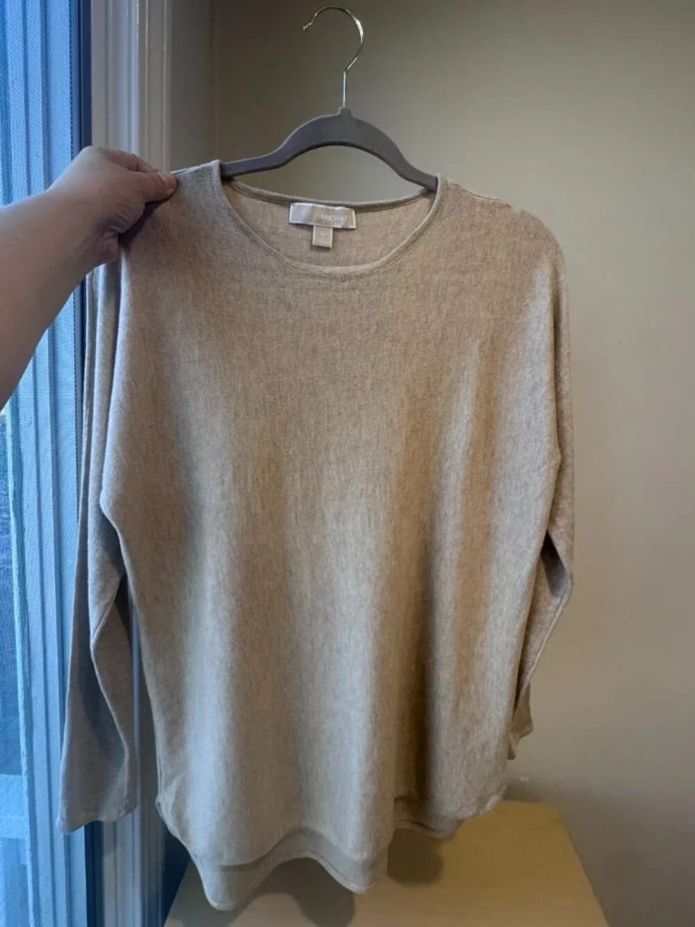 Michael Kors Lightweight Crewneck Sweater – Size M – Gold Logo 🔥